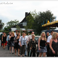 037