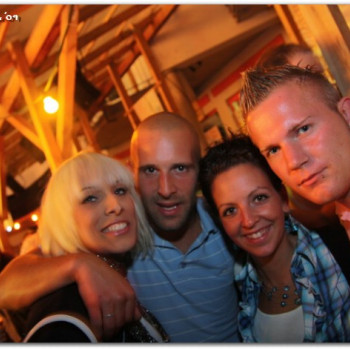 083