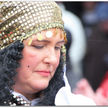 047